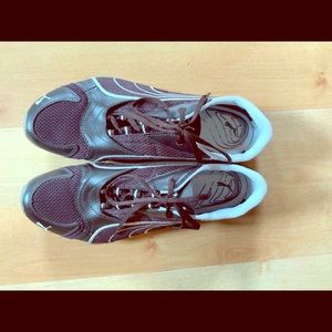 Puma Brown and White women’s sneakers - Size 10